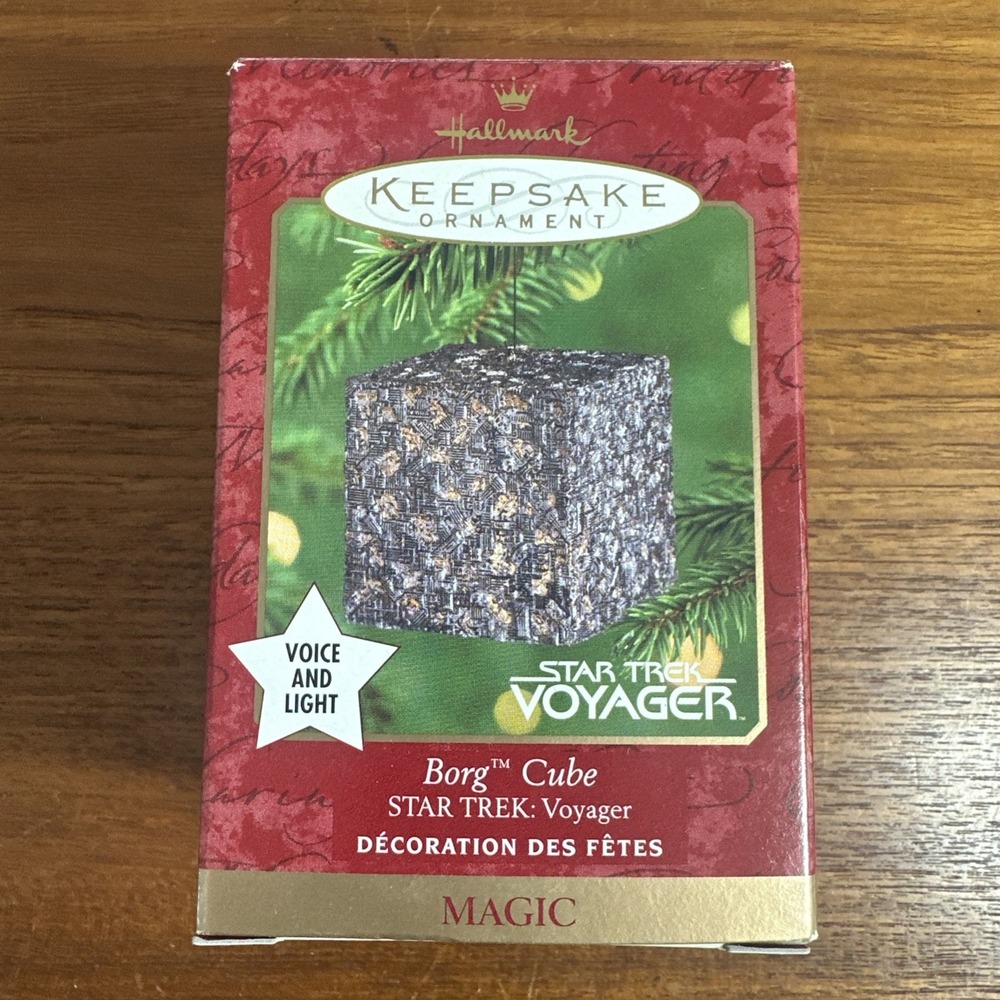 2000 HALLMARK KEEPSAKE BORG CUBE STAR TREK VOYAGER ORNAMENT VOICE & LIGHT